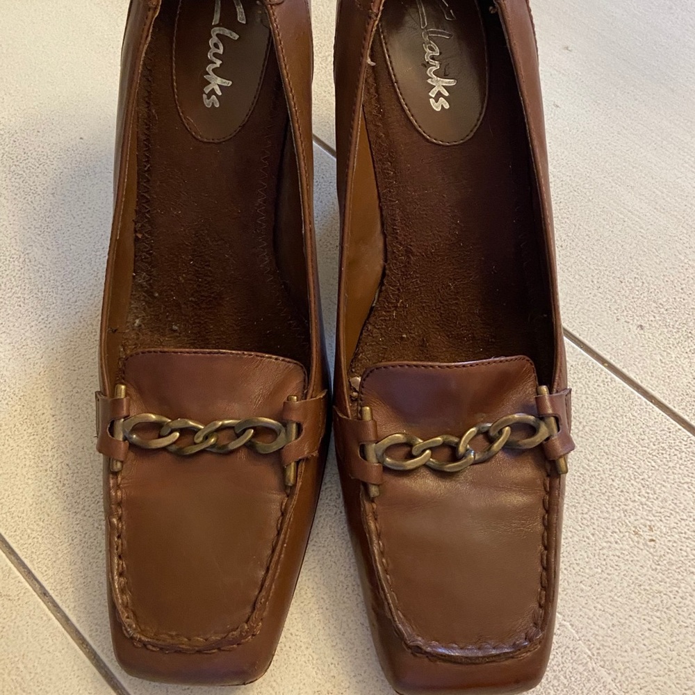Clarks brown leather slip on loafers heels pumps